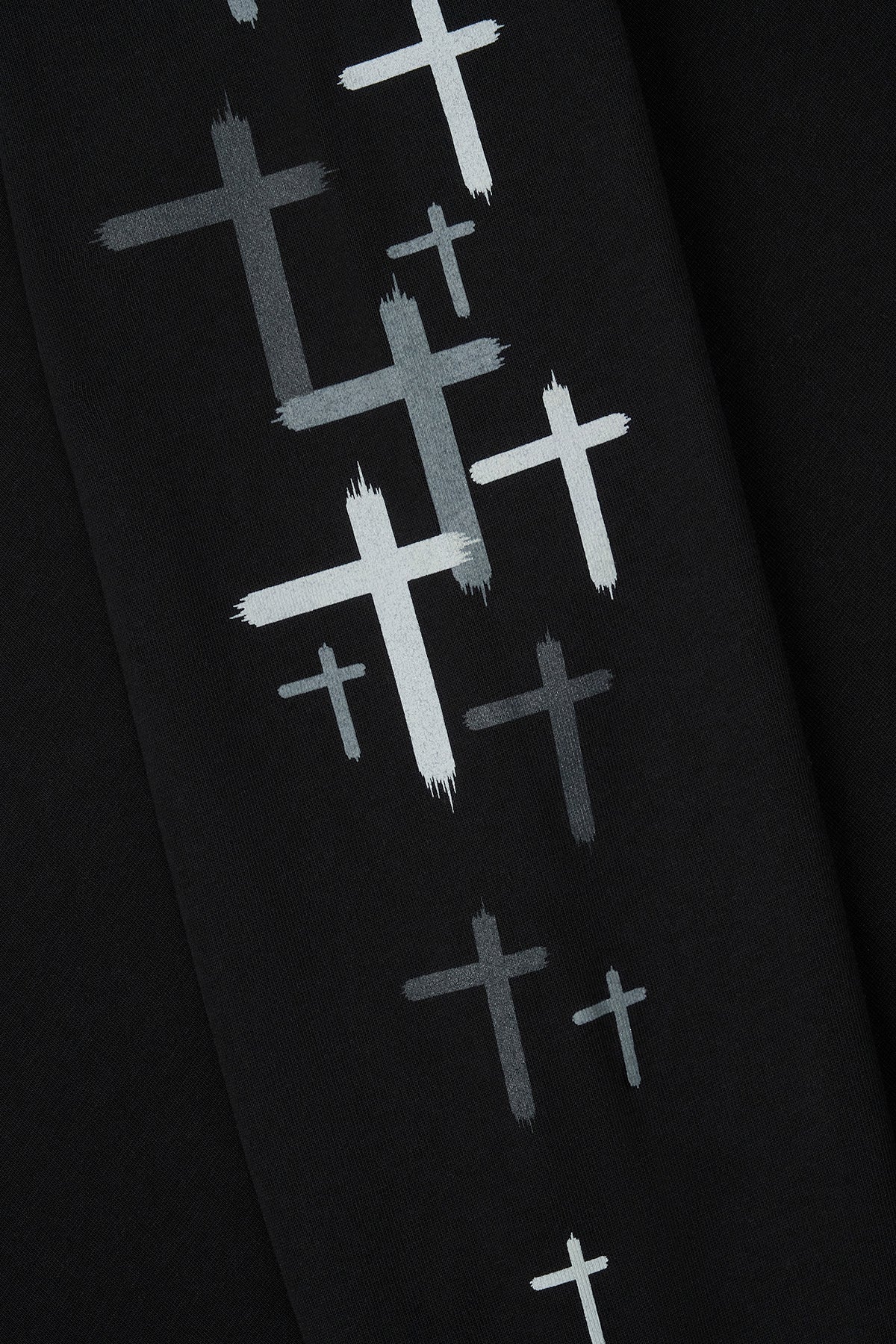 ME00K911-T1193BLKCS_LAWRENCE_BLACKCROSSES_3_2048x2048.jpg